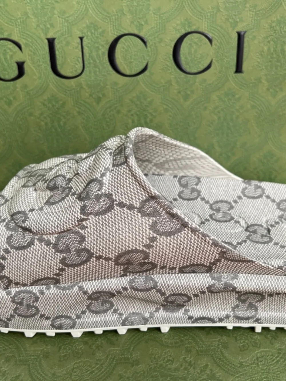 Gucci Men's Shoes Maxi GG Slip-On Loafers Leather Light Size10.5 US 11 EU44.5
